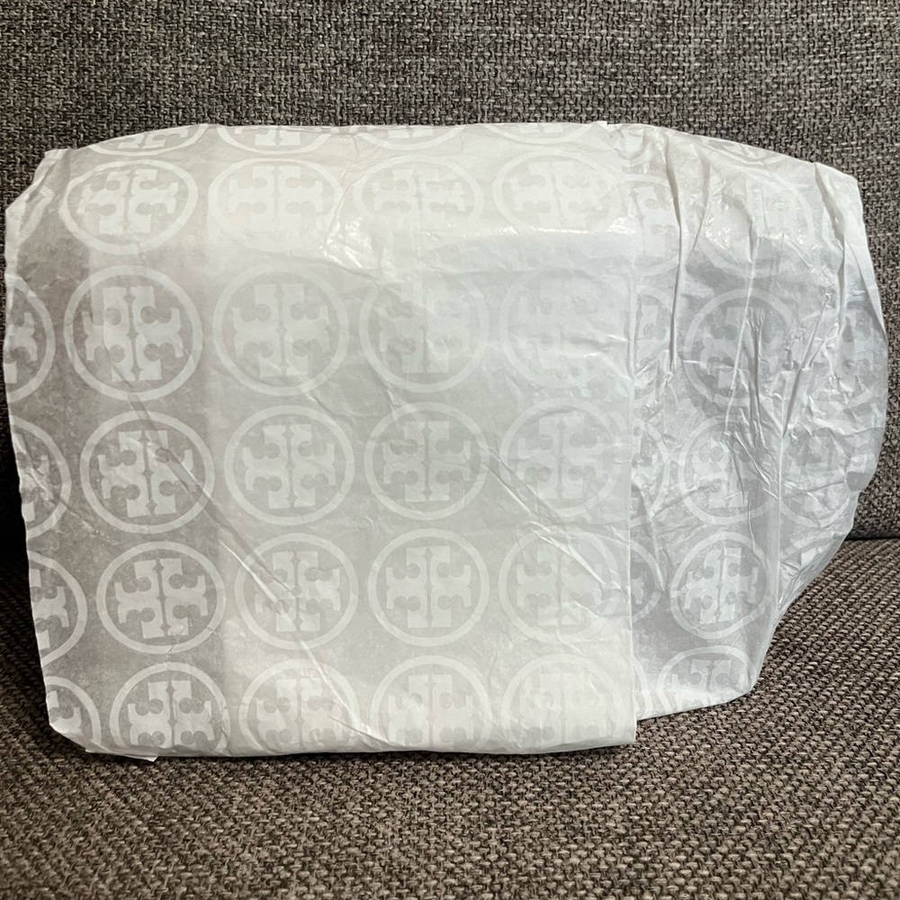 Tory Burch Emerson Flap Shoulder Bag - Picture 16 of 16